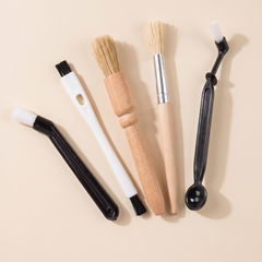 Cleaning brush set
